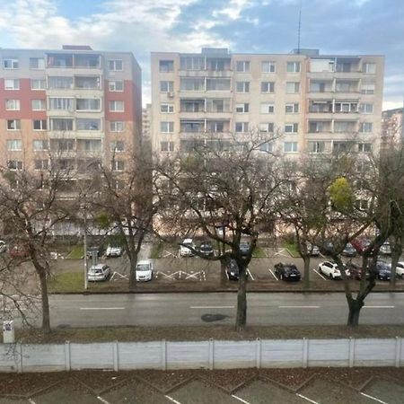 Private Apartment 1Km From Center Братислава Экстерьер фото